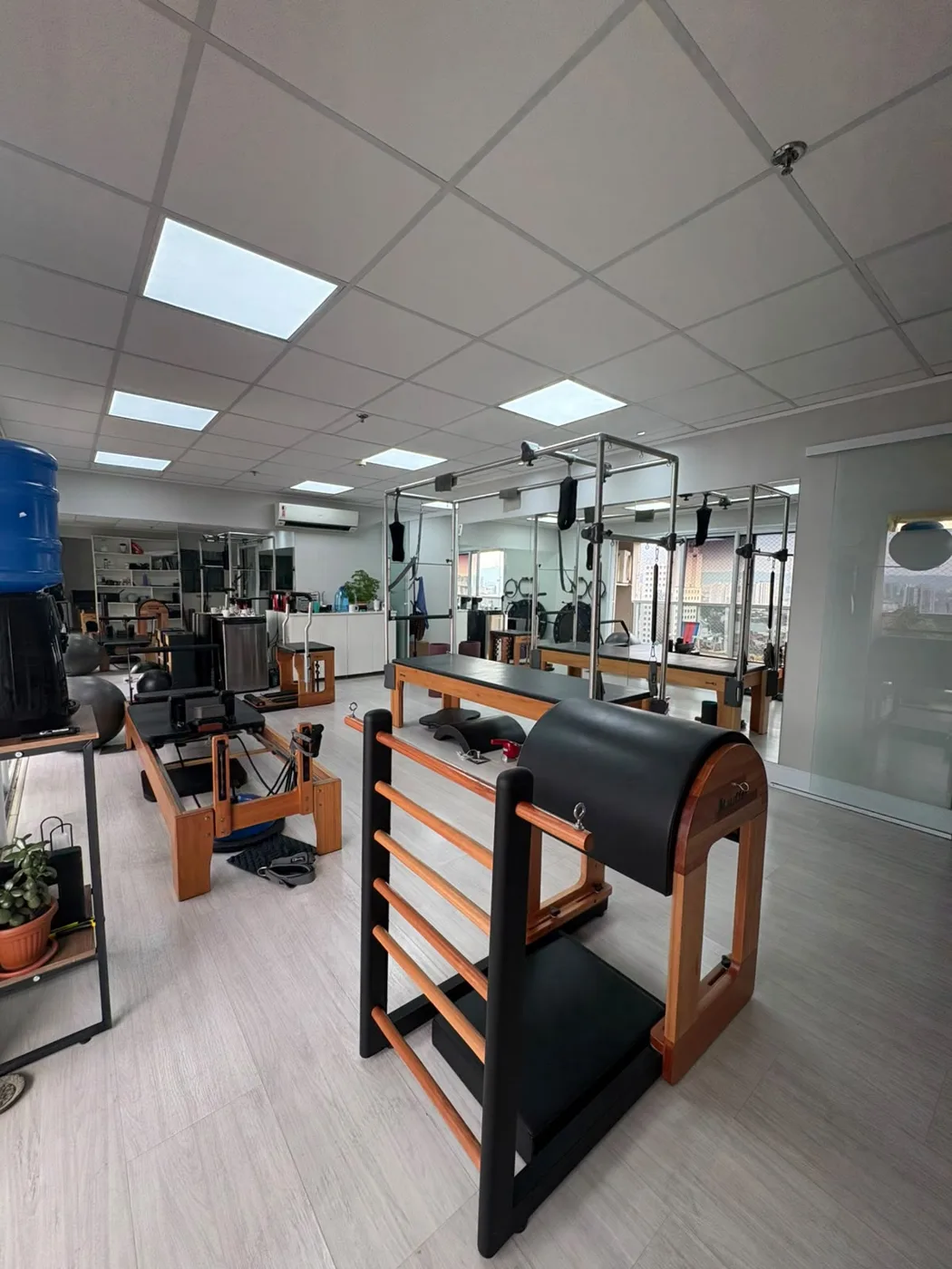 Sala do studio Letys com Barrel, Reformer e Cadillac